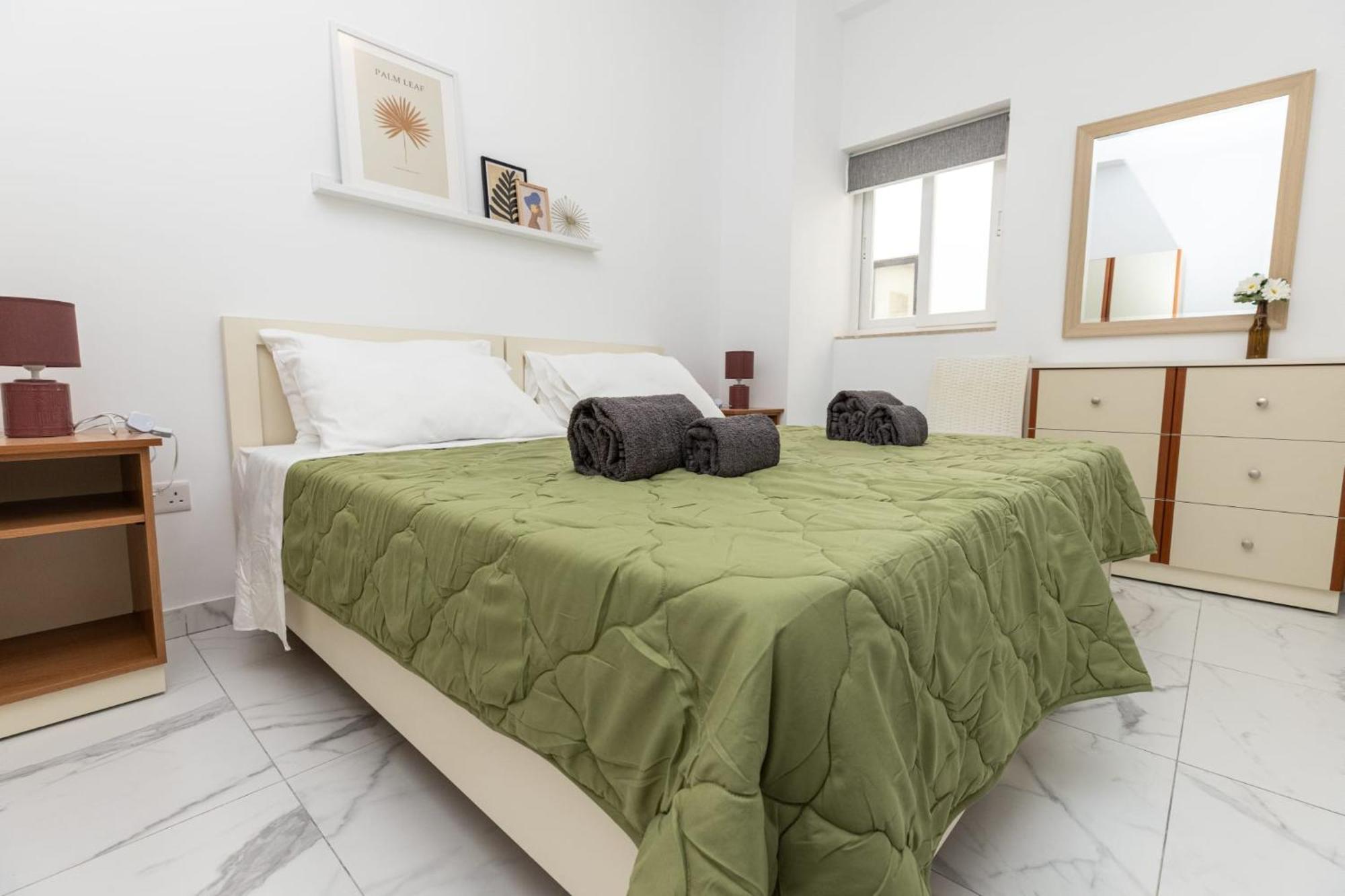 Bordino 2 Bedroom Apartment セント・ポールズ・ベイ エクステリア 写真